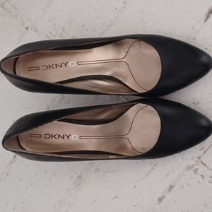DKNYC Black Pump 8.5 heel business career work leather Classic capsule Y2k